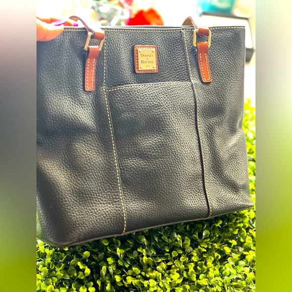 Handbags - - Dooney & Bourke Pebble Grain
Leather Lexington